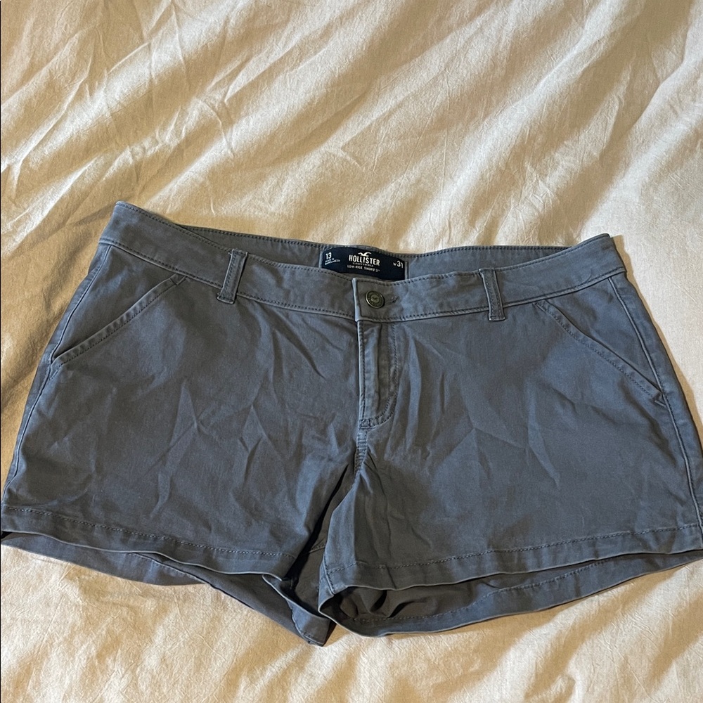 HOLLISTER low rises short 3”  Women's Charcoal Cargo Shorts